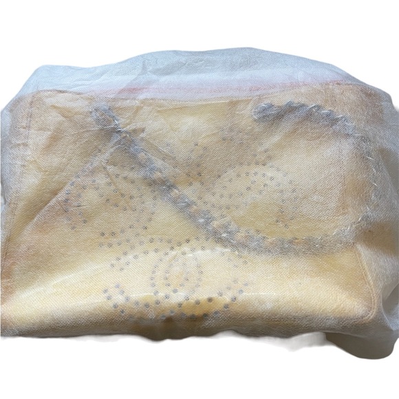 CHANEL  Enamel Yellow triple CC logo Tote bag w/ Pouch  & unbranded dust bag 🔥 - Picture 15 of 15